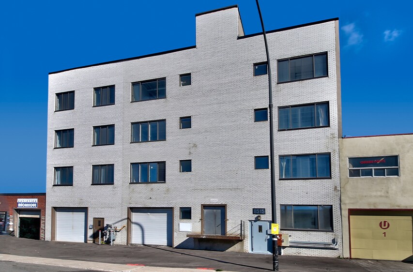 Primary Photo Of 8515 Av 9e, Montréal Light Manufacturing For Sale
