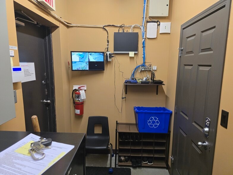 More Photos Of 5108 52 St, Red Deer Storefront Retail Office For Sale