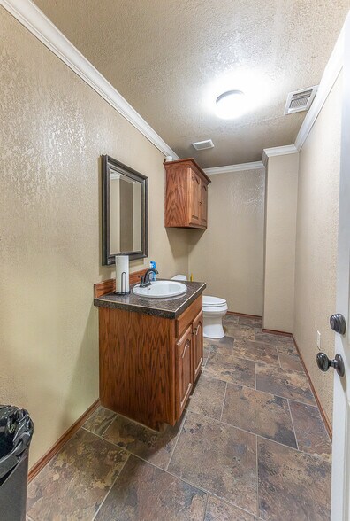 More Photos Of 2303 Private Road 7340 rd, Lubbock Warehouse For Lease