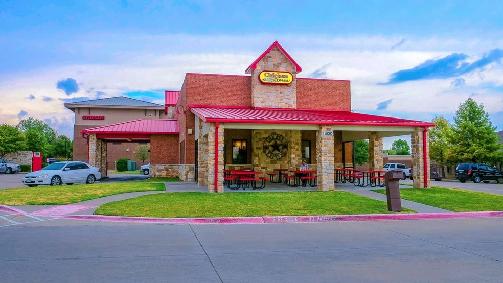 Primary Photo Of 1930 N Lake Forest Dr, McKinney Fast Food For Sale