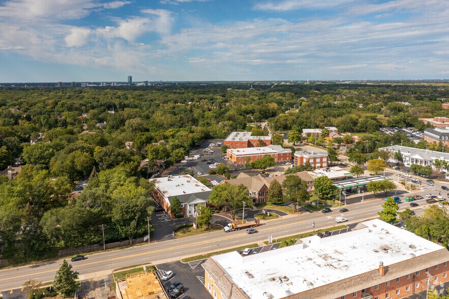 More Photos Of 15 Spinning Wheel Rd, Hinsdale Unknown For Lease
