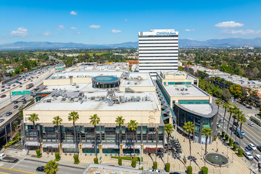 More Photos Of 15301 Ventura Blvd, Sherman Oaks Coworking Space