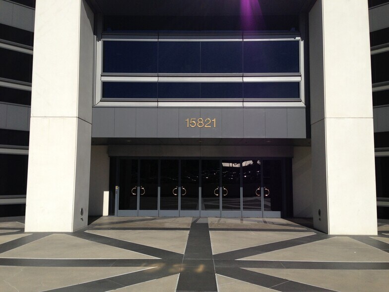 More Photos Of 15821 Ventura Blvd, Encino Office For Lease