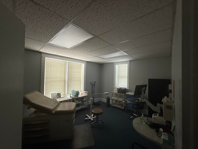 More Photos Of 7996 Oxford Ave, Philadelphia Office For Sale