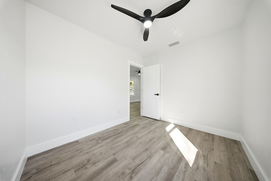 More Photos Of 2051 1st Ave N, Saint Petersburg Office Residential For Sale