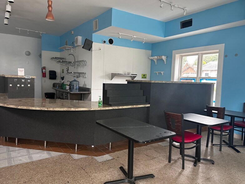 More Photos Of 843 Rice St, Saint Paul Storefront Retail Residential For Lease