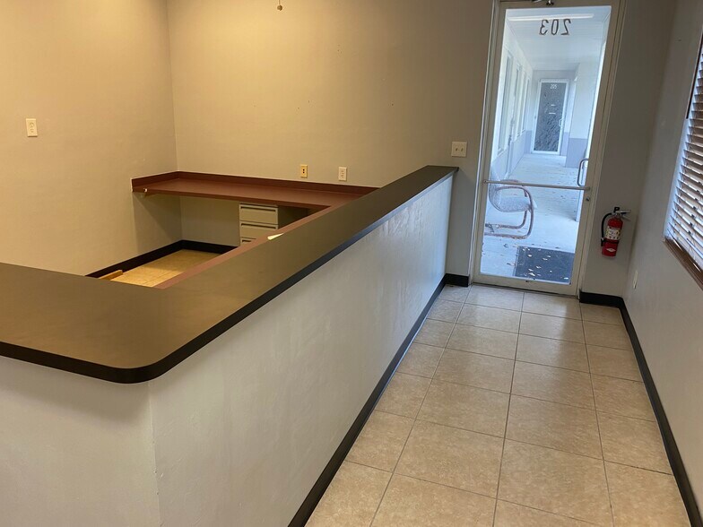 More Photos Of 10801 Sunset Plaza Cir, Fort Myers Showroom For Sale