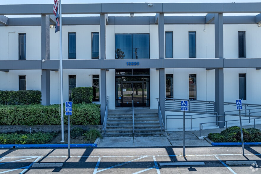 More Photos Of 13220 Molette St, Santa Fe Springs Distribution For Lease