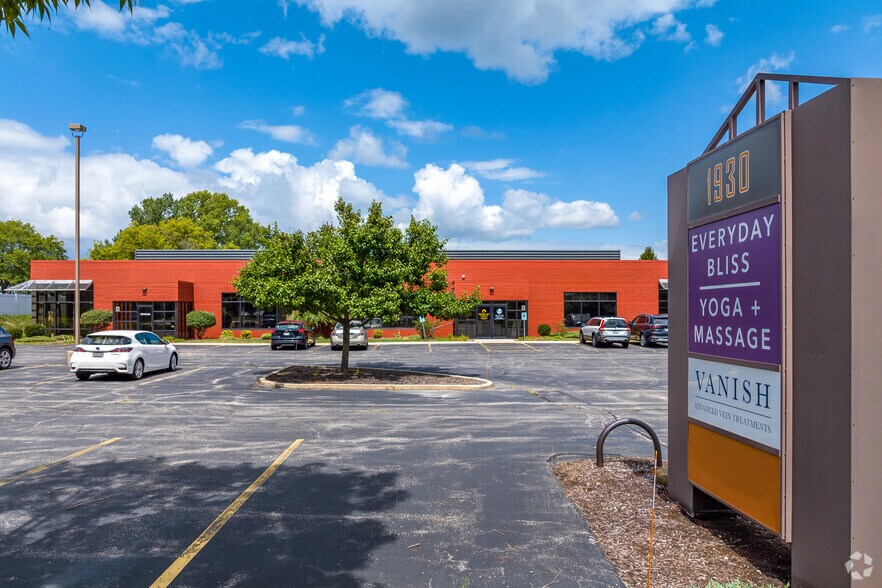 More Photos Of 1930 W Bluemound Rd, Waukesha Medical For Lease