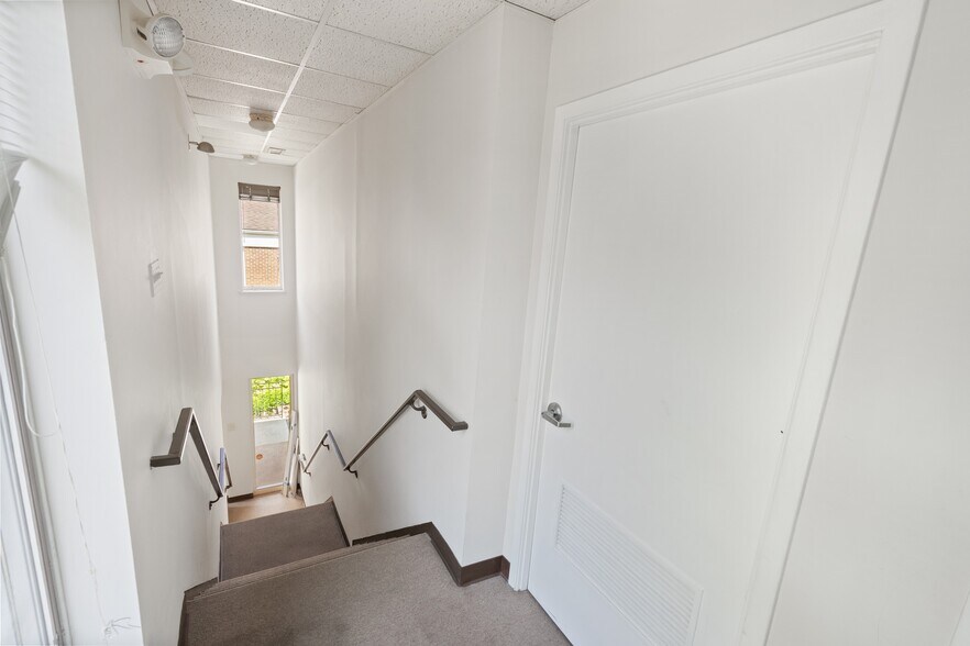 More Photos Of 9522 State Route 29, Fairfax Office For Sale