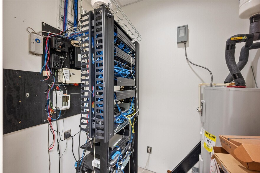 More Photos Of 820 Central Dr, Colleyville Office For Sale