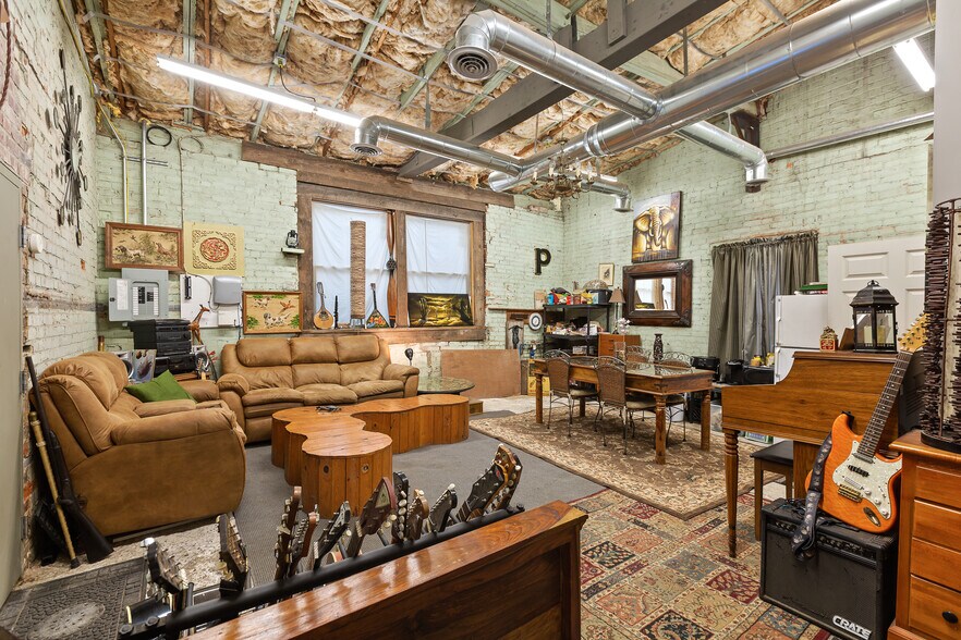 More Photos Of 2200 Glass St, Chattanooga Storefront Retail Residential For Sale