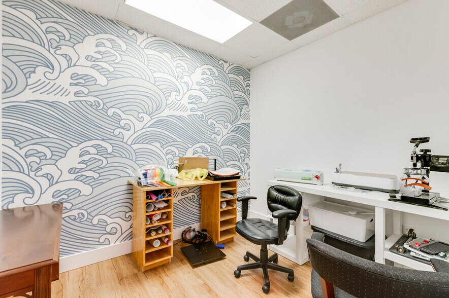 More Photos Of 16945 General Puller Hwy, Deltaville Office For Sale