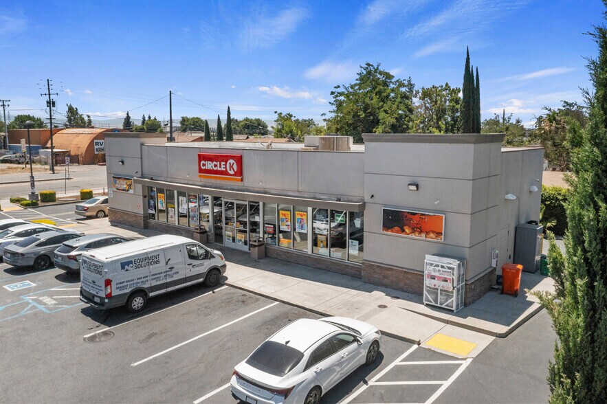 More Photos Of 2115 W Yosemite Ave, Manteca General Retail For Sale