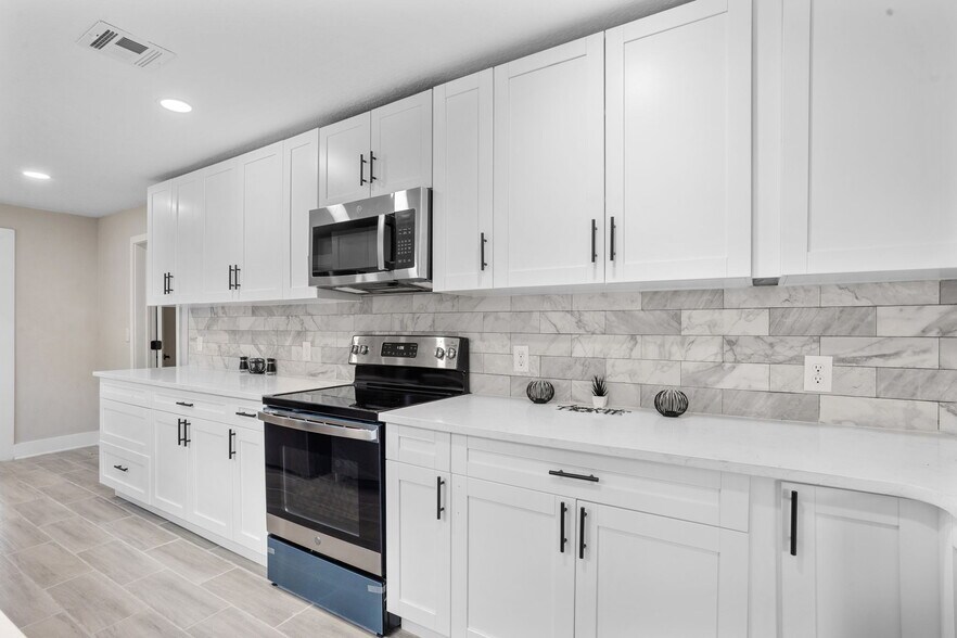 More Photos Of 209 N 14th St, Leesburg Office Residential For Sale