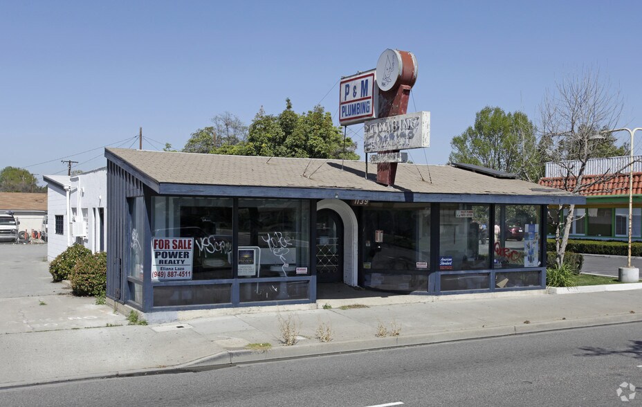More Photos Of 1139 W 17th St, Santa Ana Freestanding For Lease