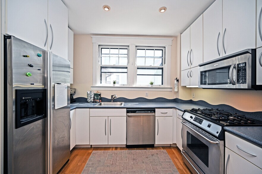 More Photos Of 2150 Alpine Pl, Cincinnati Office For Sale