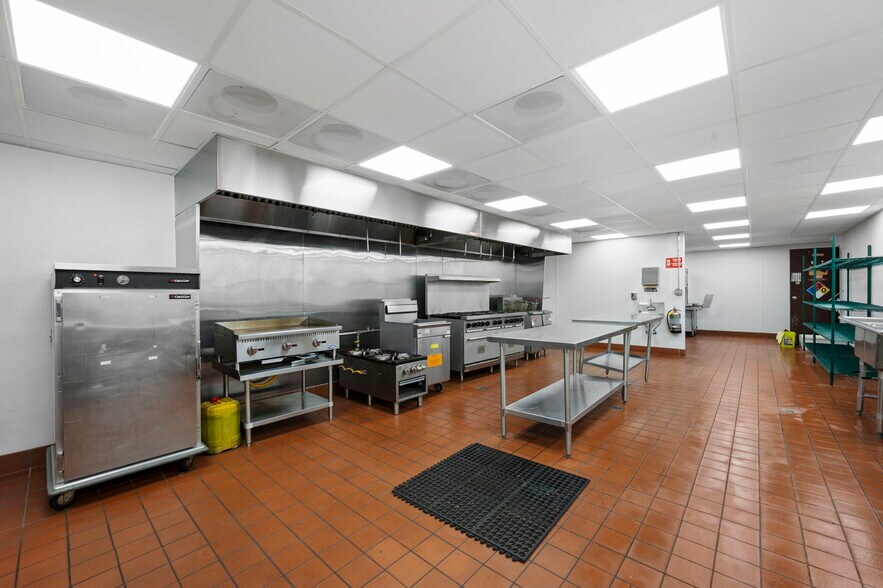 More Photos Of 755 N Snelling Ave N, Saint Paul Storefront For Lease