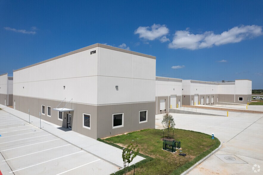 More Photos Of 2701 Twinwood Pky, Brookshire Distribution For Sale