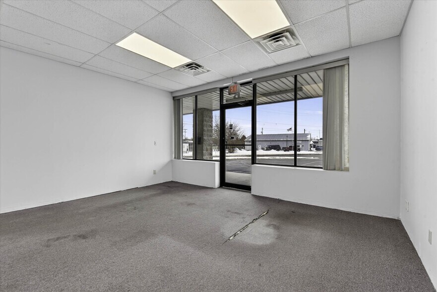 More Photos Of 1100 Croy Dr, Findlay Storefront Retail Office For Lease