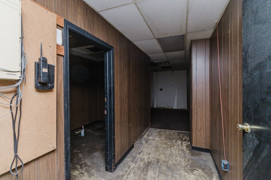 More Photos Of 470 N Seneca St, Wichita Warehouse For Sale