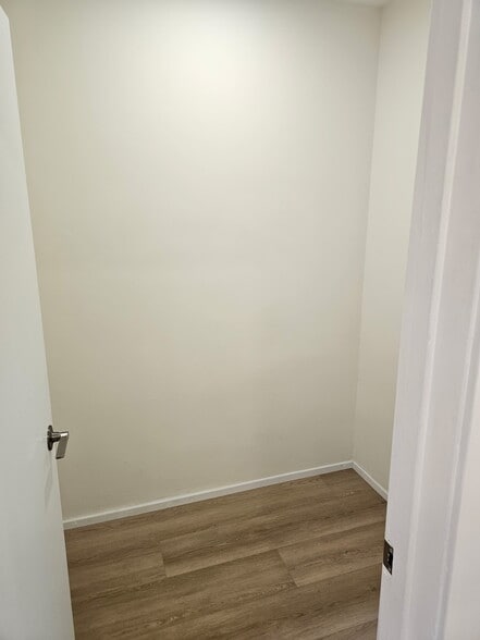 More Photos Of 1129 E Broadway, Glendale Freestanding For Lease