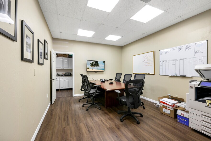 More Photos Of 1076 Business Ln, Naples Showroom For Sale