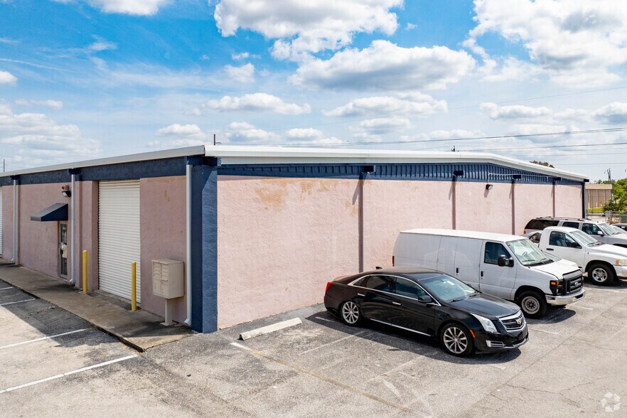More Photos Of 3350 Hanson St, Fort Myers Warehouse For Lease