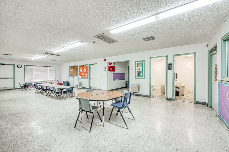 More Photos Of 3311-3315 E Sierra Madre Ave, Fresno Daycare Center For Sale