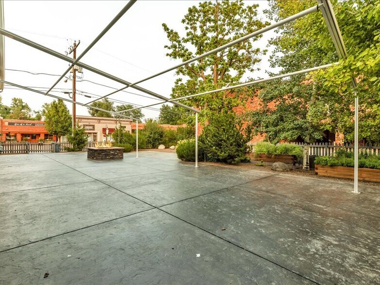 More Photos Of 121 E 2nd Ave, Niwot Restaurant For Lease