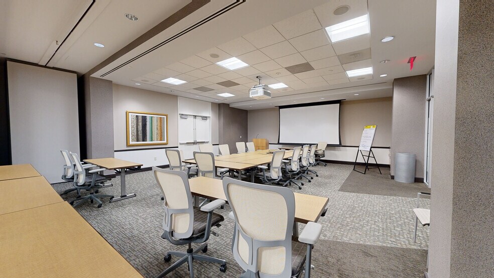 More Photos Of 15000 Conference Center Dr, Chantilly Office For Lease