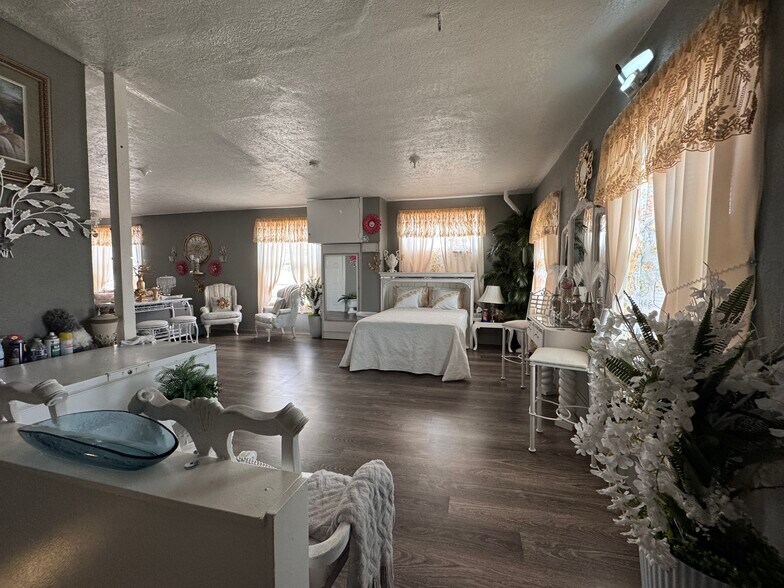 More Photos Of 1221 Overland Ave, Burley Storefront For Sale