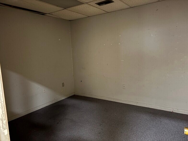 More Photos Of 311 S Range Ave, Denham Springs General Retail For Lease