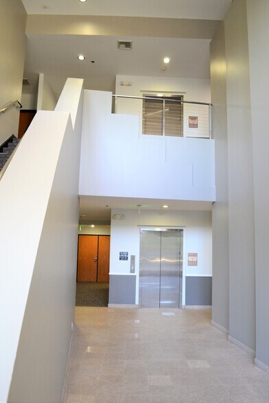 More Photos Of 250 N Westlake Blvd, Westlake Village Unknown For Lease