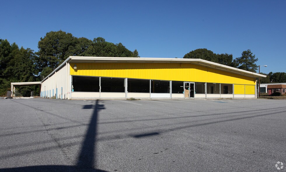 Primary Photo Of 7401 Tara Blvd, Jonesboro Freestanding For Sale