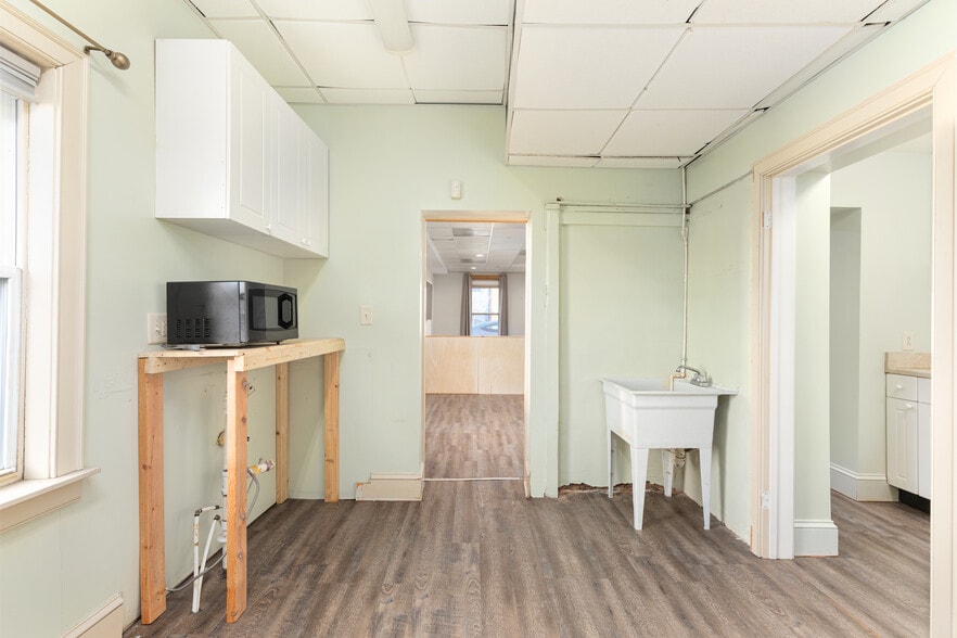 More Photos Of 238 E King St, Strasburg Storefront For Sale