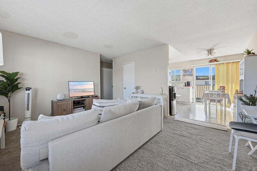 More Photos Of 13112 Carriage Rd, Poway Apartments For Sale