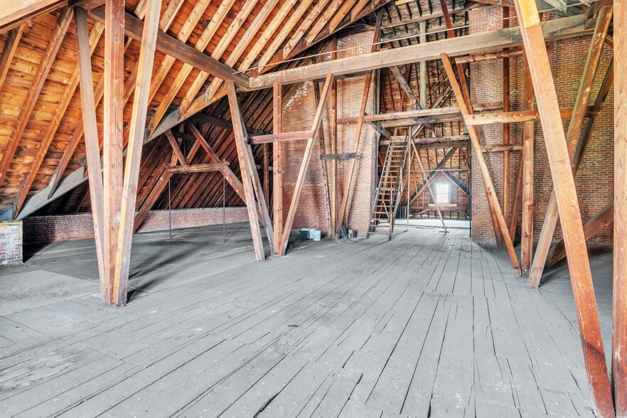 More Photos Of 34 N Main St, Orange Schools For Sale