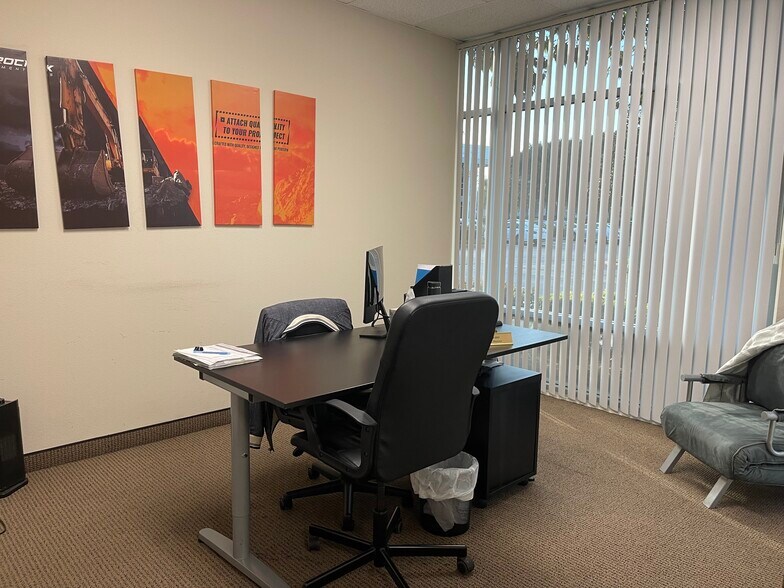 More Photos Of 192 Technology Dr, Irvine Light Distribution For Lease