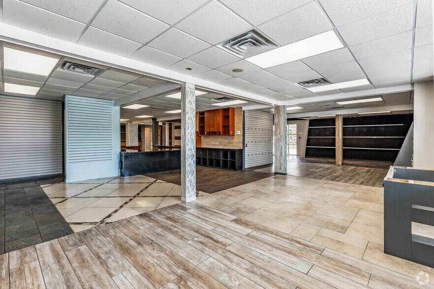More Photos Of 4500 Carmichael Ave, Sarasota Warehouse For Sale