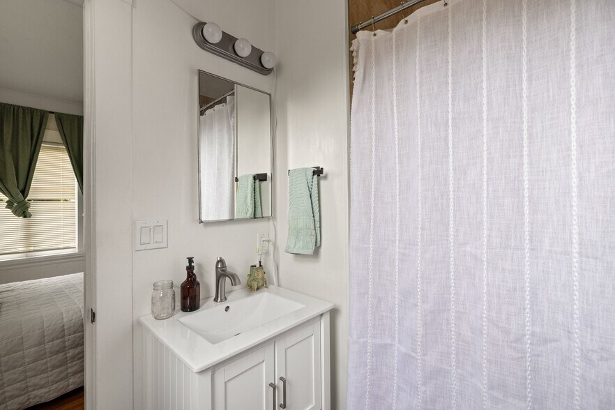 More Photos Of 1527 8th St, Alameda Apartments For Sale