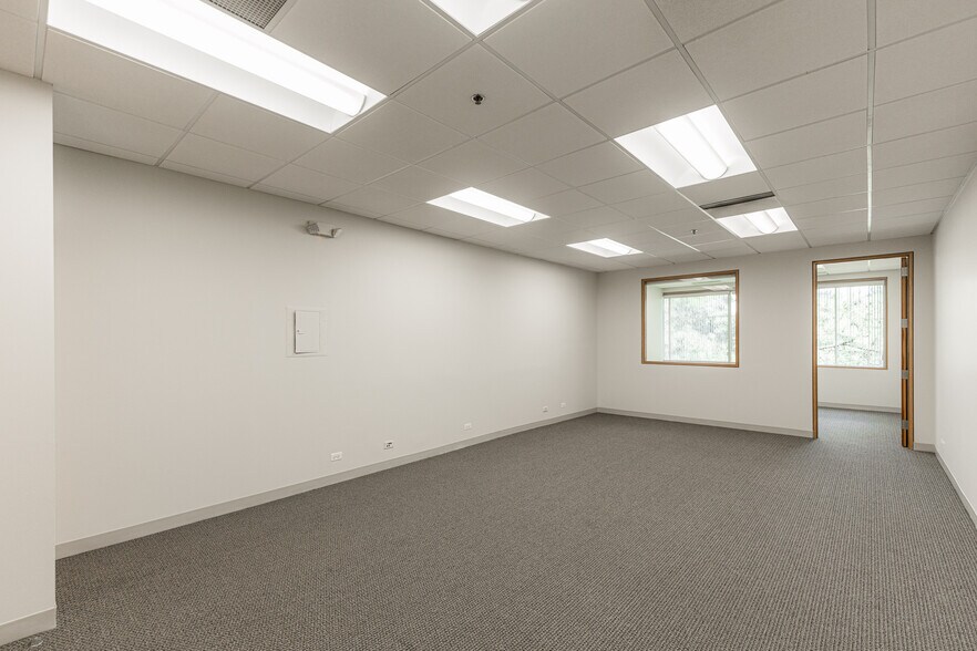 More Photos Of 290 Springfield Dr, Bloomingdale Medical For Lease