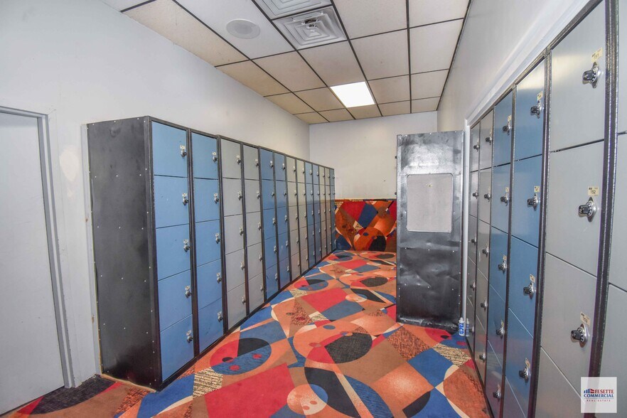 More Photos Of 28 N Bowl Ln, Plattsburgh Sports And Entertainment For Sale