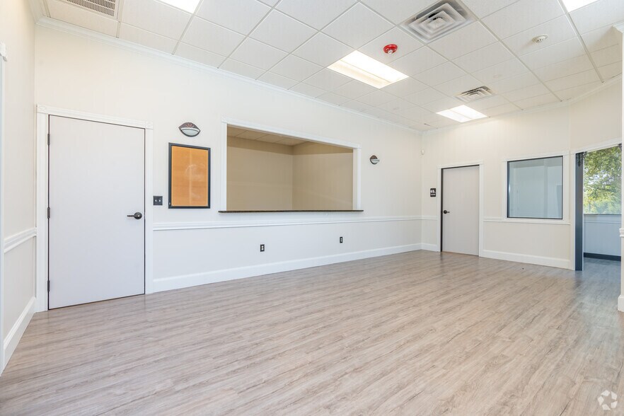 More Photos Of 3105 Colorado Blvd, Denton Medical For Lease