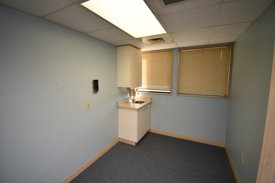 More Photos Of 305 Vine St, New Lenox Medical For Lease