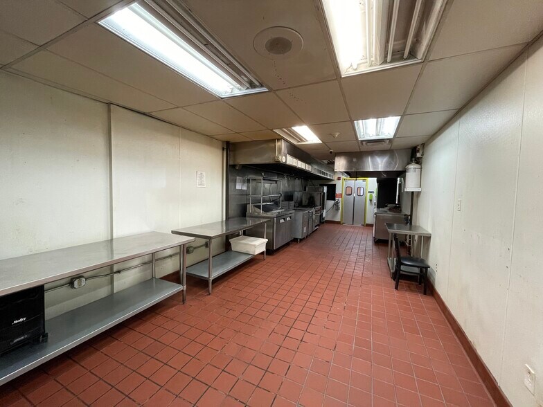 More Photos Of 3105 Saint Paul St, Baltimore Storefront Retail Residential For Lease