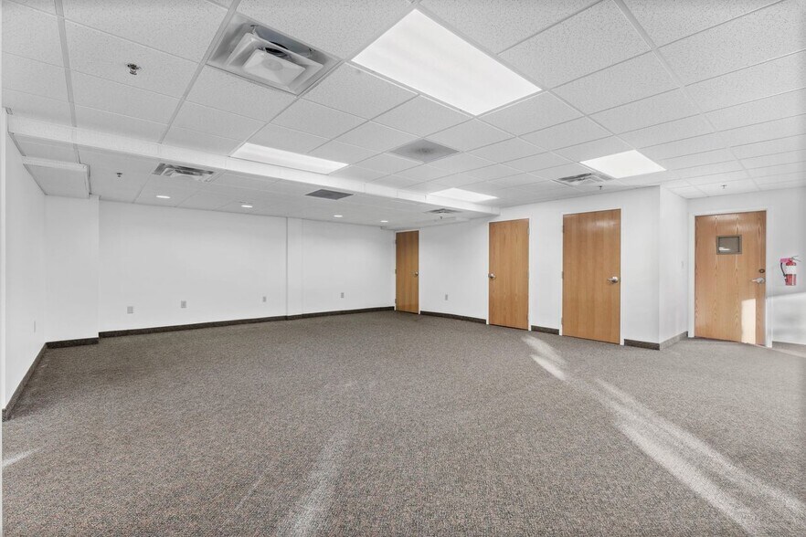 More Photos Of 1701 Louisville Dr, Knoxville Light Distribution For Lease