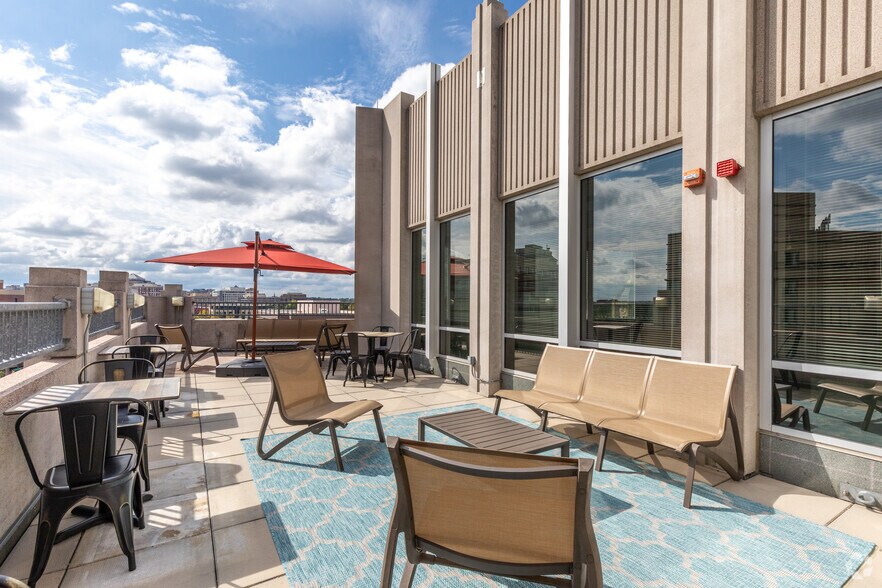 More Photos Of 2300 Wilson Blvd, Arlington Coworking Space