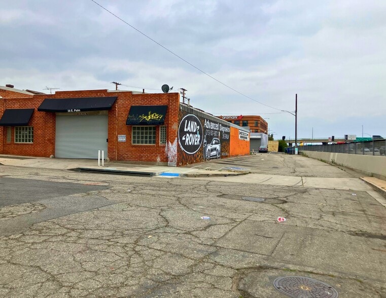 More Photos Of 36 E Palm Ave, Burbank Warehouse For Lease