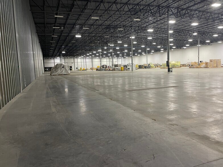 More Photos Of 208 Manufacturers Blvd, Mooresville Warehouse For Lease